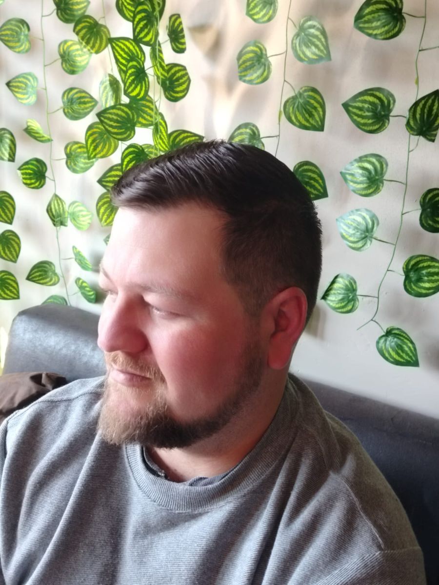 Classic men’s haircut with a neatly trimmed beard